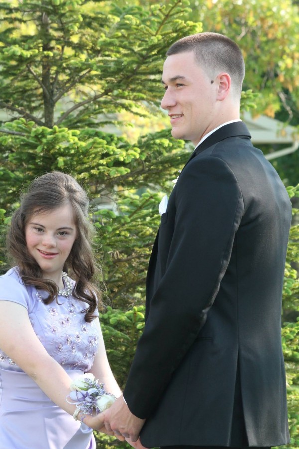 teen takes down syndrome to prom 