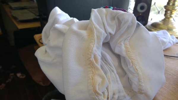 wash clothes with white vinegar