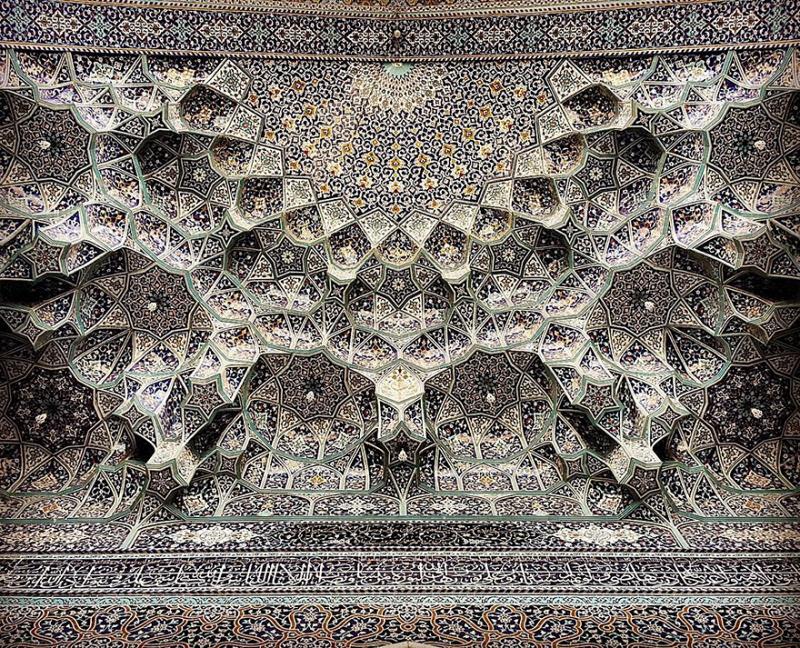 hypnotizing art of mosque's ceiling 15