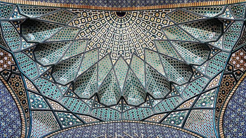 hypnotizing art of mosque's ceiling 3