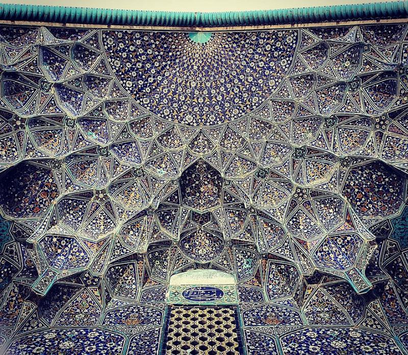 hypnotizing art of mosque's ceiling 6
