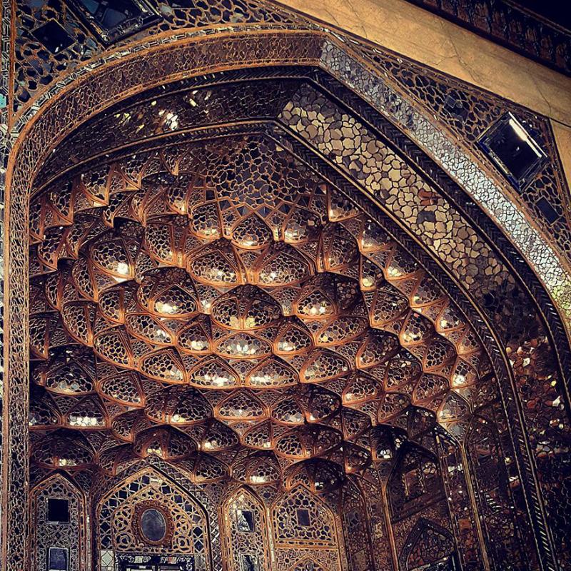 hypnotizing art of mosque's ceiling 7