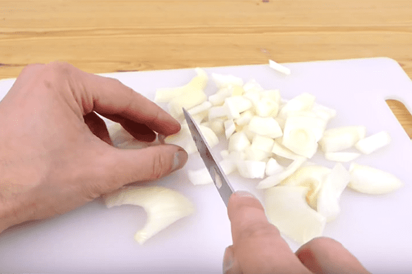 Cutting onions2