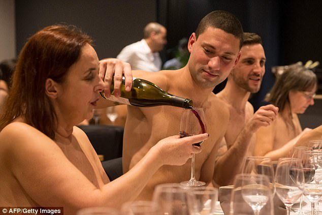 paris opens nudist restaurant