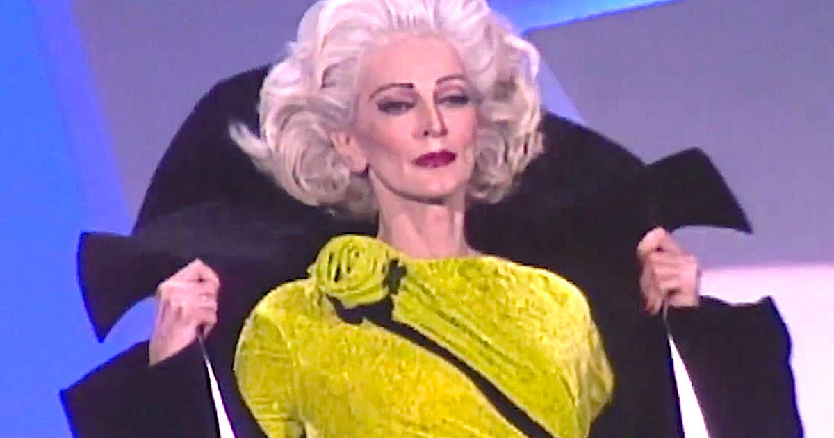 Crowd Goes Silent When 85-Year-Old Walks The Catwalk Better Than Every Young Supermodel