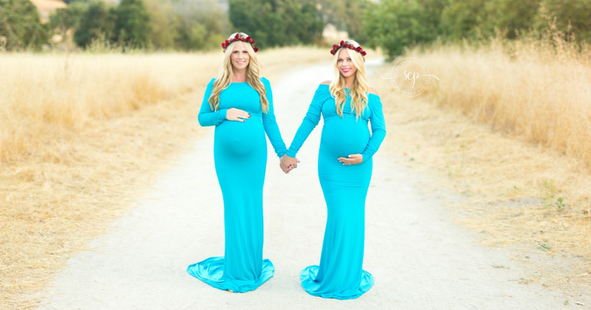 Pregnant Sisters Pose In Blue Dresses, Then Recreate Photo 1 Year Later With ‘Twin Cousins’