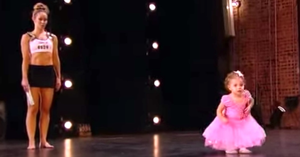 2 year old girl dances
